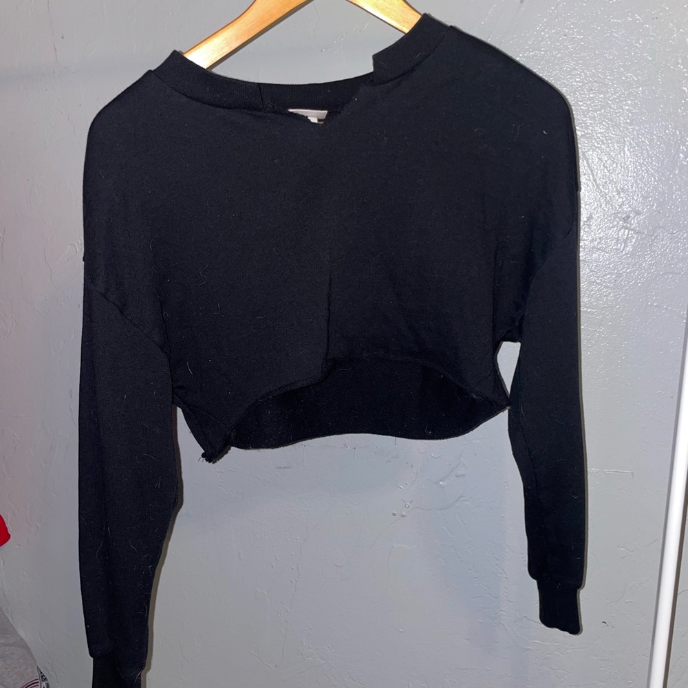 BLACK CROPPED HOODIE